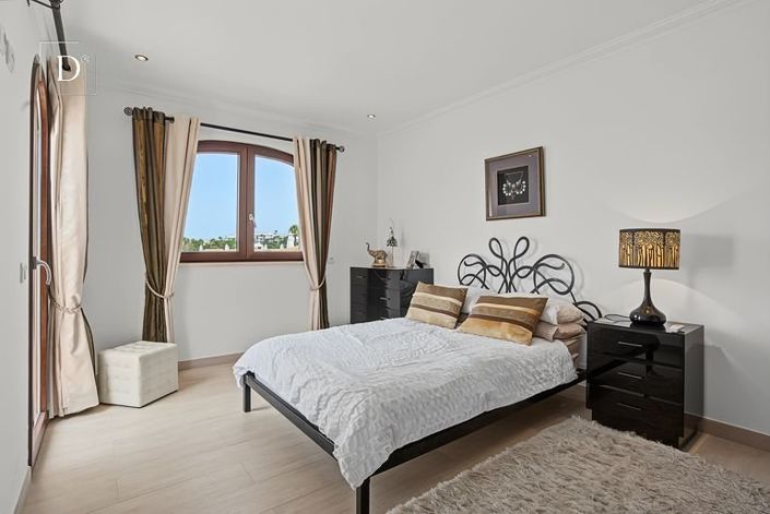 Image No.27-4 Bed House for sale