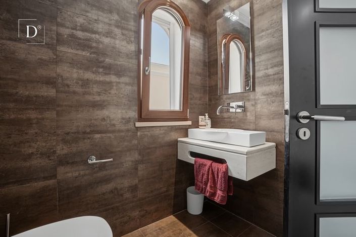 Image No.35-4 Bed House for sale