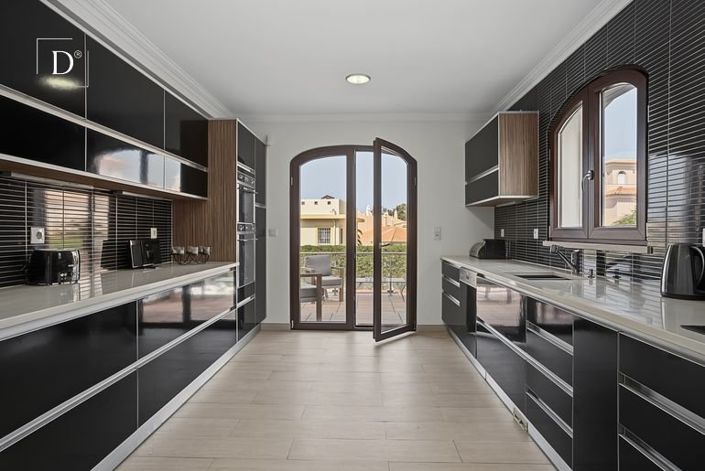Image No.4-4 Bed House for sale