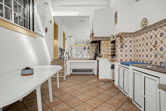 Image No.17-8 Bed House for sale