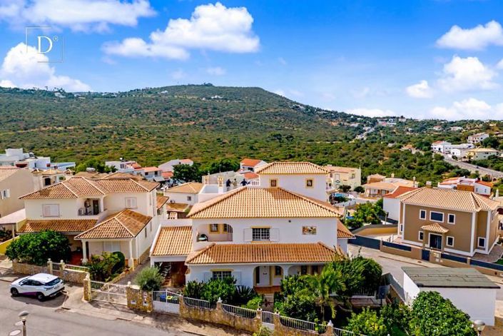 Image No.18-8 Bed House for sale