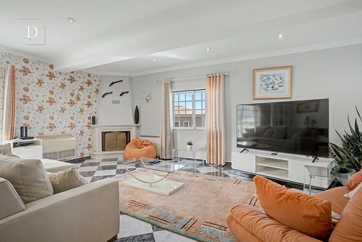 Image No.2-8 Bed House for sale