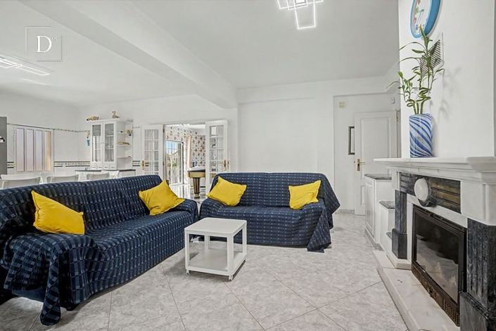 Image No.20-8 Bed House for sale