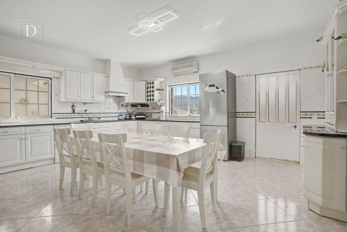 Image No.21-8 Bed House for sale