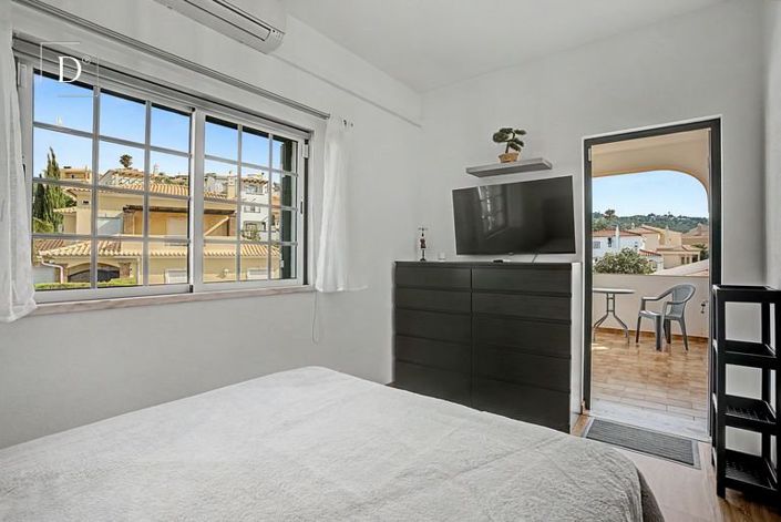 Image No.28-8 Bed House for sale