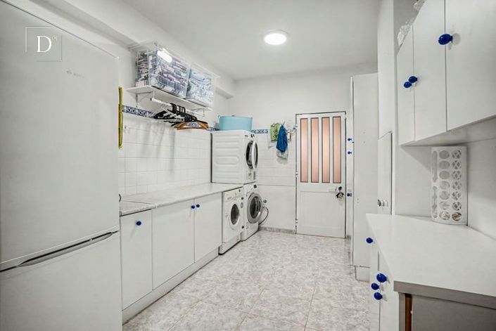 Image No.29-8 Bed House for sale