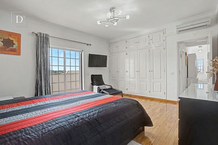 Image No.33-8 Bed House for sale