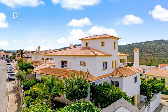 Image No.4-8 Bed House for sale