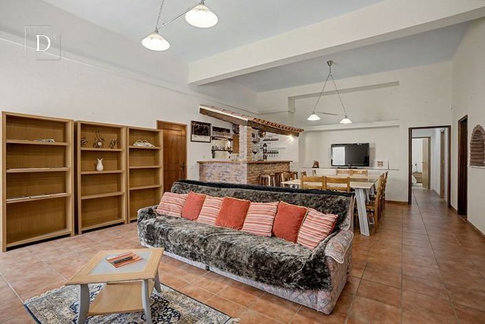 Image No.40-8 Bed House for sale