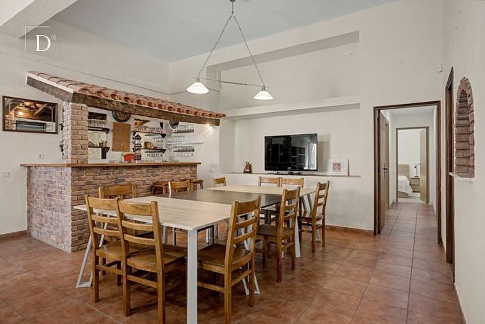 Image No.41-8 Bed House for sale