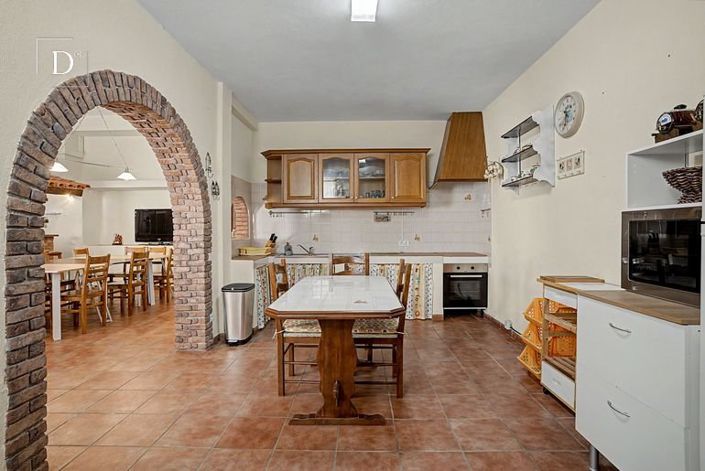 Image No.42-8 Bed House for sale