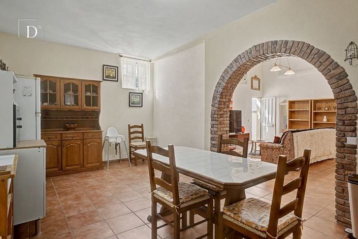 Image No.43-8 Bed House for sale