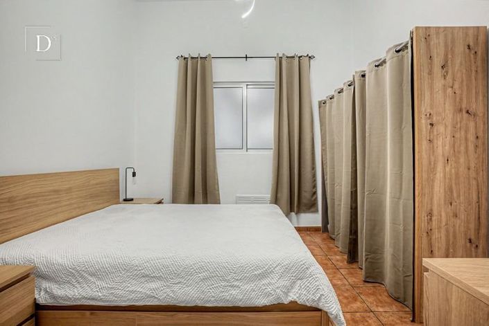 Image No.48-8 Bed House for sale