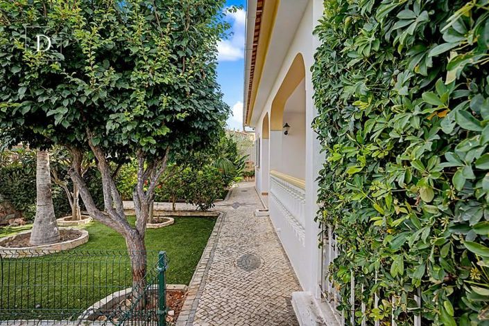 Image No.50-8 Bed House for sale