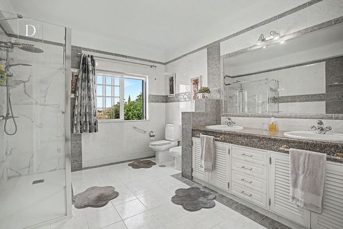 Image No.9-8 Bed House for sale