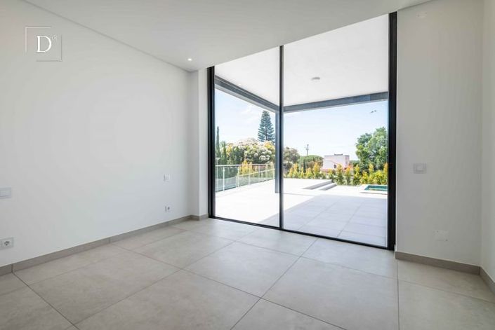 Image No.13-4 Bed House for sale
