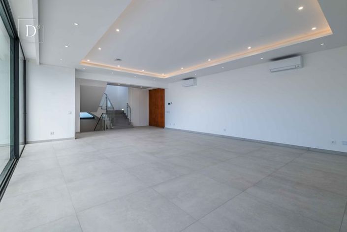 Image No.16-4 Bed House for sale