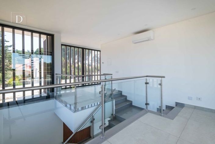Image No.19-4 Bed House for sale
