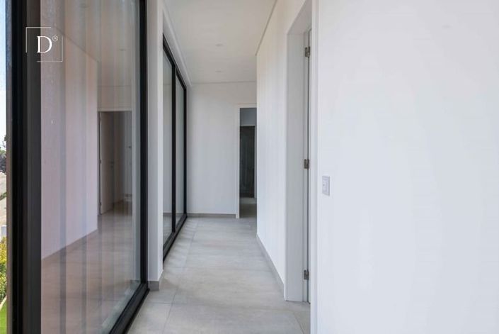 Image No.20-4 Bed House for sale