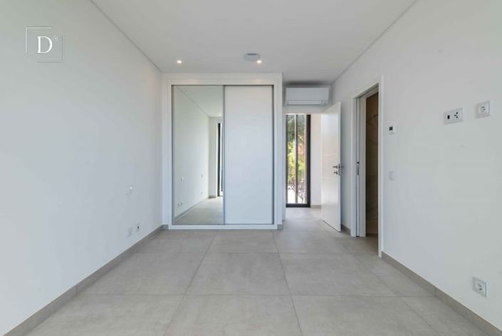 Image No.23-4 Bed House for sale