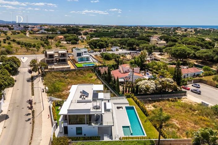 Image No.37-4 Bed House for sale
