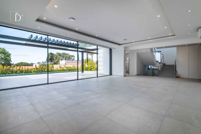 Image No.7-4 Bed House for sale