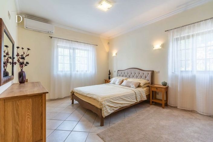 Image No.13-3 Bed House for sale