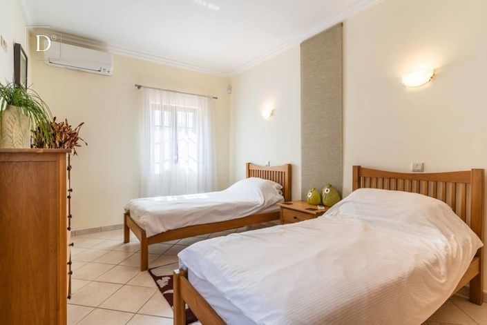 Image No.17-3 Bed House for sale