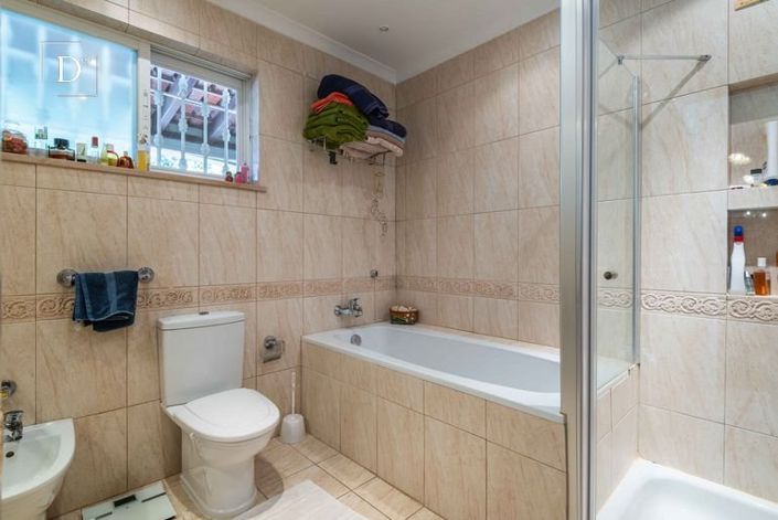Image No.18-3 Bed House for sale