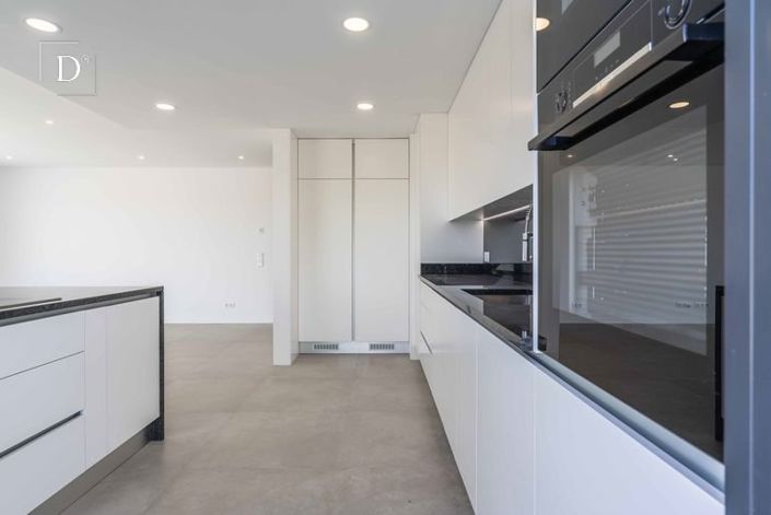 Image No.14-4 Bed House for sale
