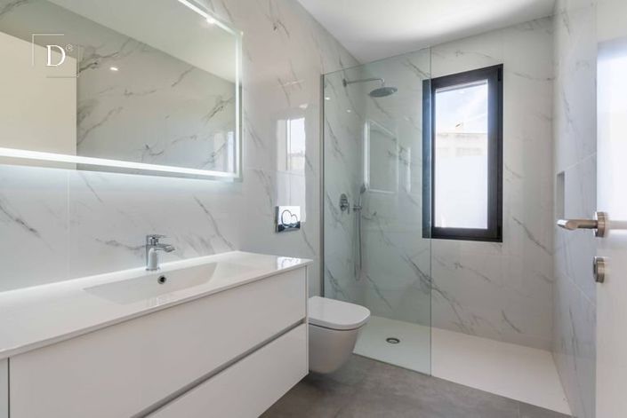 Image No.17-4 Bed House for sale