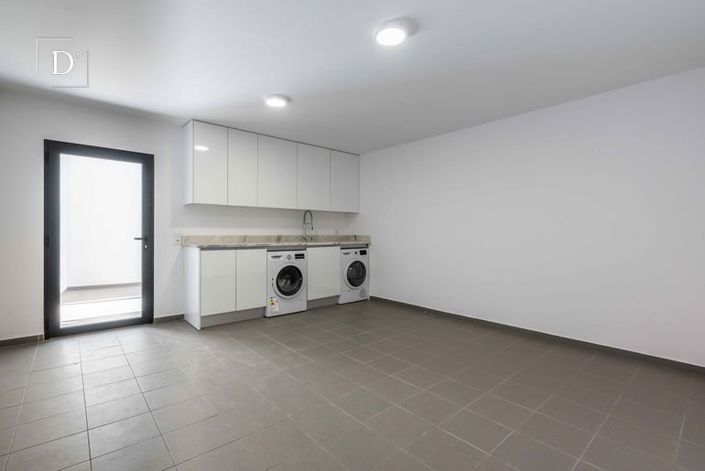 Image No.20-4 Bed House for sale