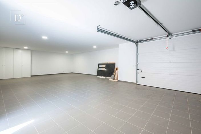 Image No.21-4 Bed House for sale
