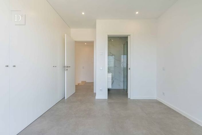 Image No.26-4 Bed House for sale