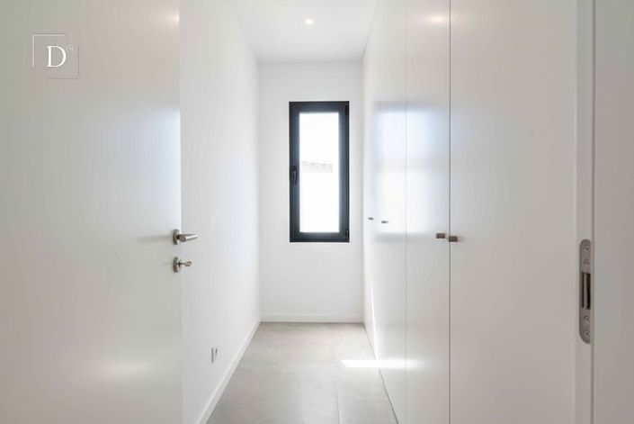 Image No.31-4 Bed House for sale