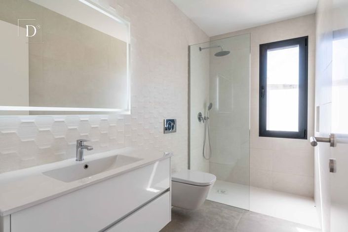 Image No.32-4 Bed House for sale