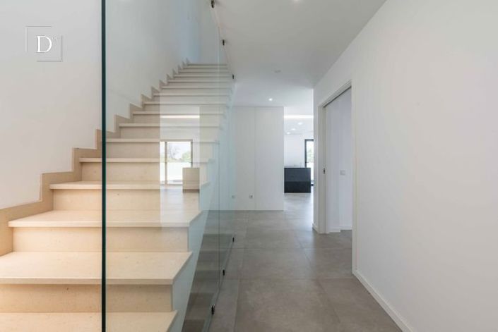 Image No.6-4 Bed House for sale