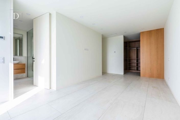 Image No.15-4 Bed House for sale