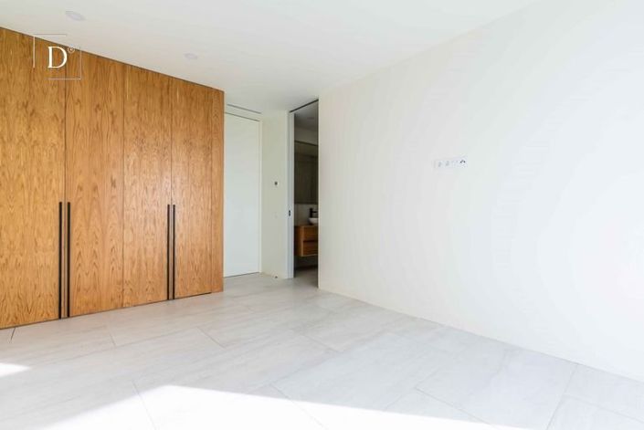 Image No.28-4 Bed House for sale
