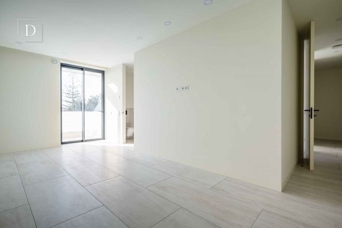 Image No.30-4 Bed House for sale