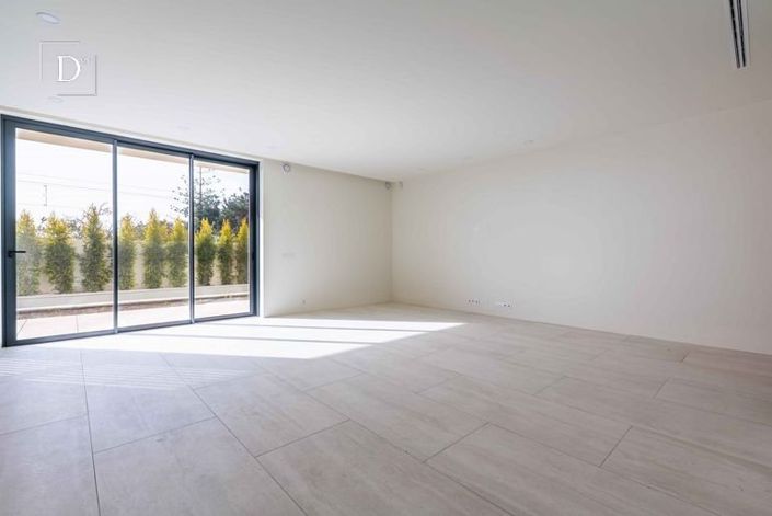 Image No.9-4 Bed House for sale