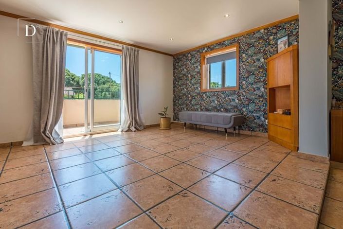 Image No.19-3 Bed House for sale