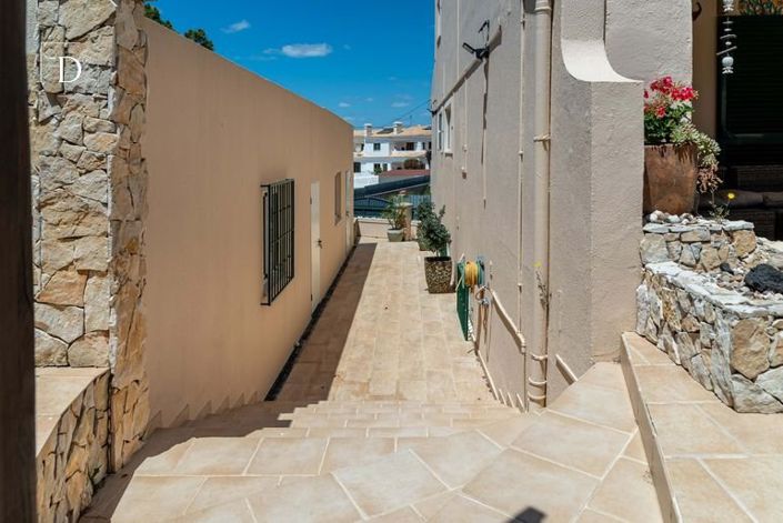 Image No.32-3 Bed House for sale