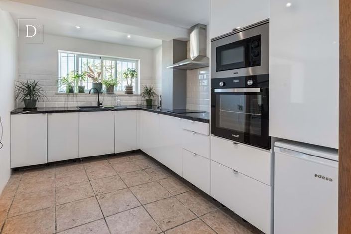Image No.9-3 Bed House for sale