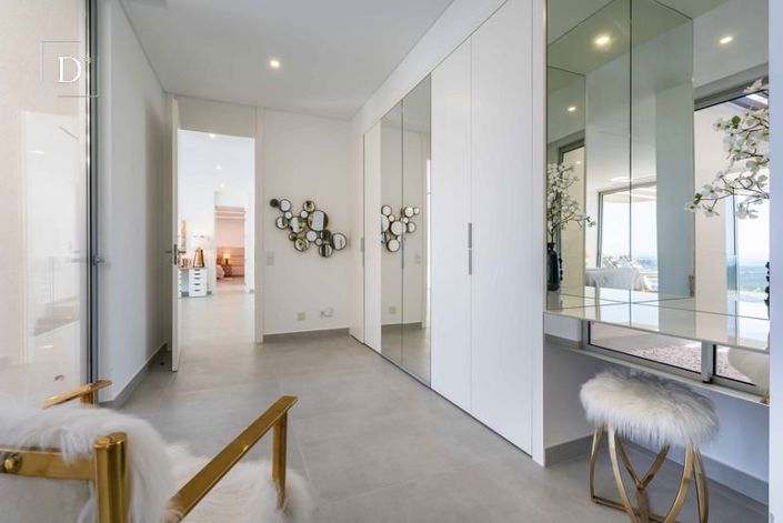 Image No.25-4 Bed House for sale