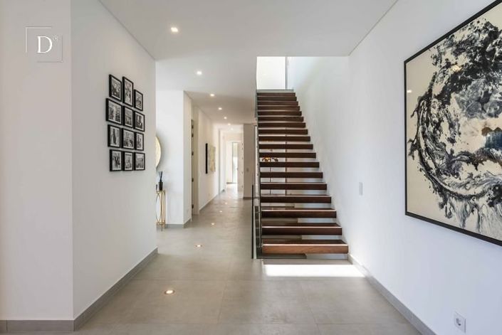 Image No.37-4 Bed House for sale