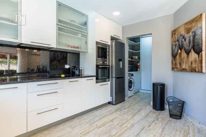 Image No.8-3 Bed House for sale