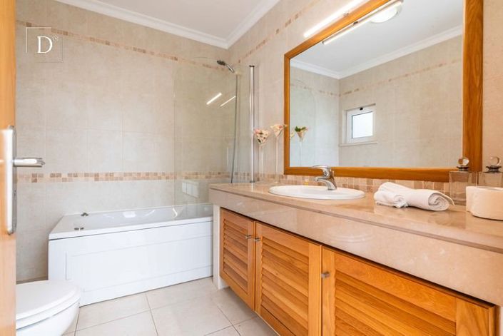 Image No.18-3 Bed House for sale