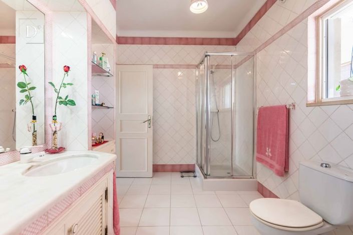 Image No.20-3 Bed Apartment for sale