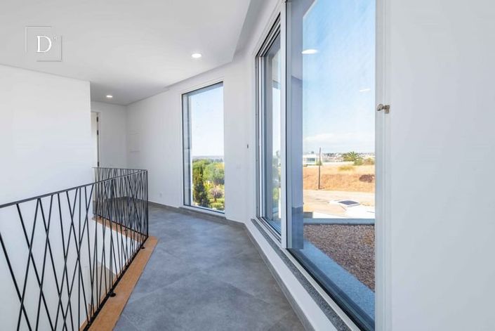 Image No.21-4 Bed House for sale